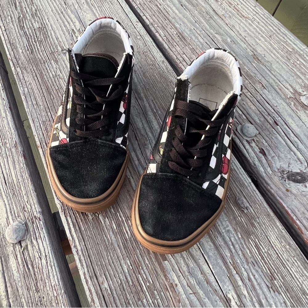 Women’s cherry Old Skool Vans